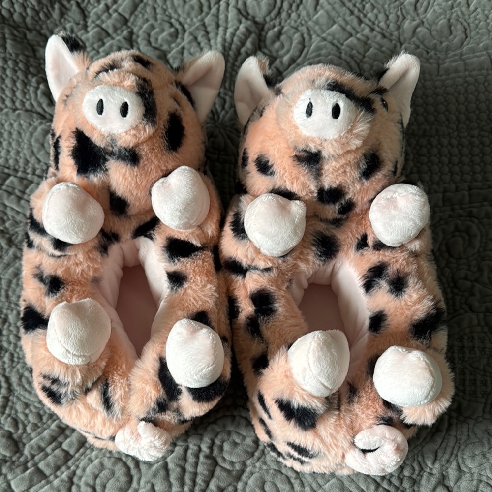 Cute Piggy Slippers with Black Spots